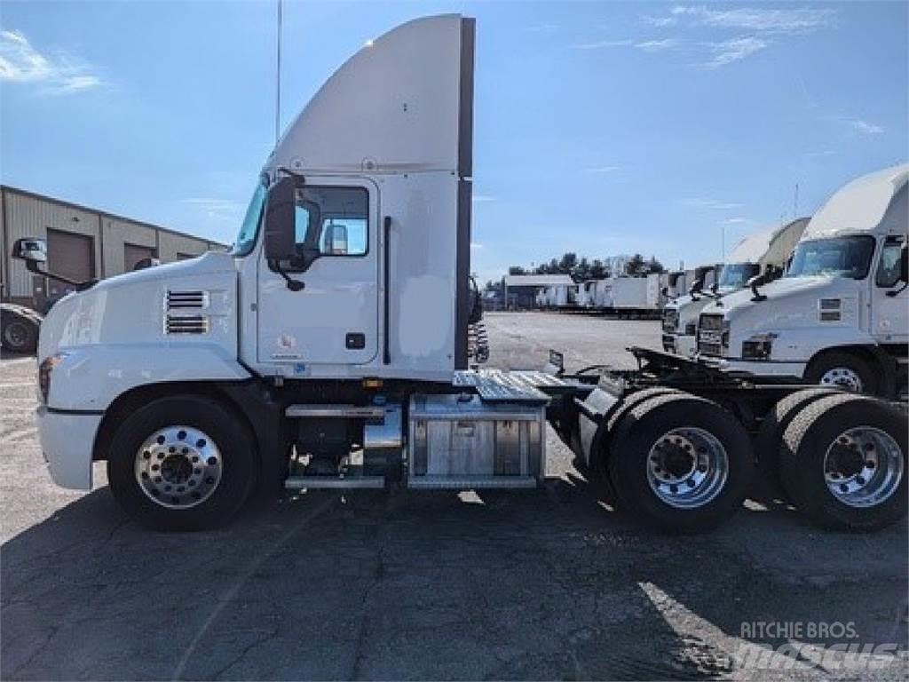 Mack AN64T Trekkers