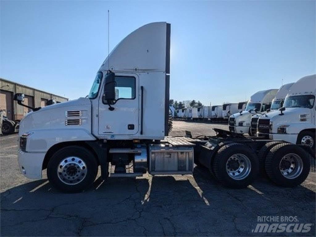 Mack AN64T Trekkers