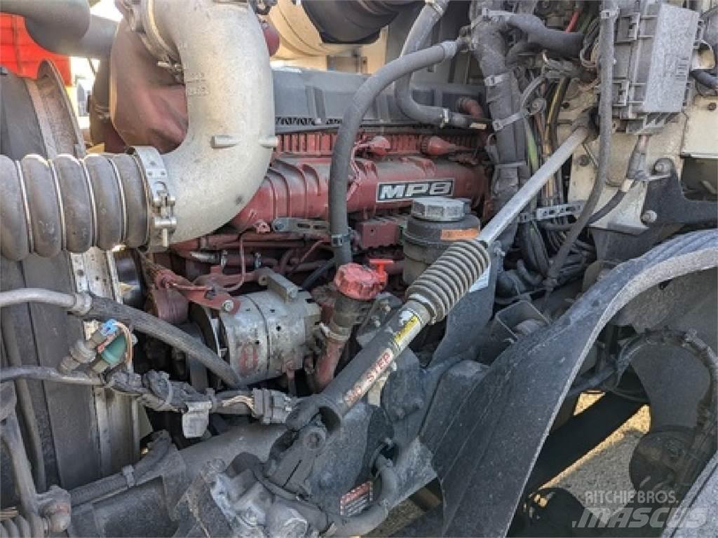 Mack AN64T Trekkers