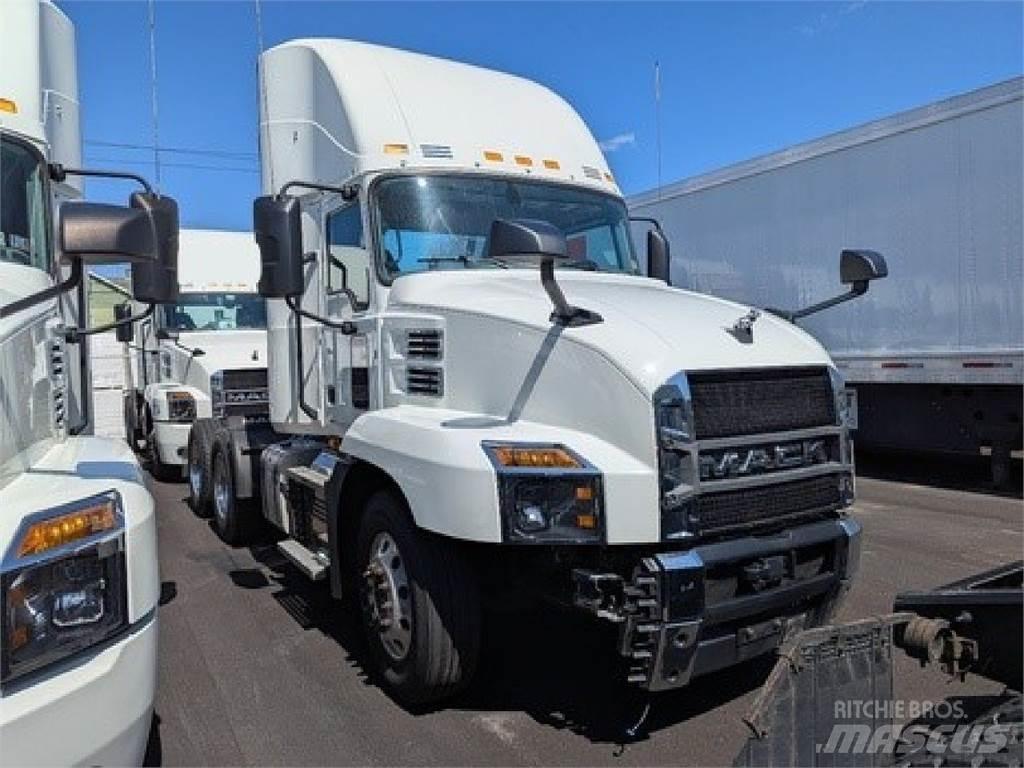 Mack AN64T Trekkers