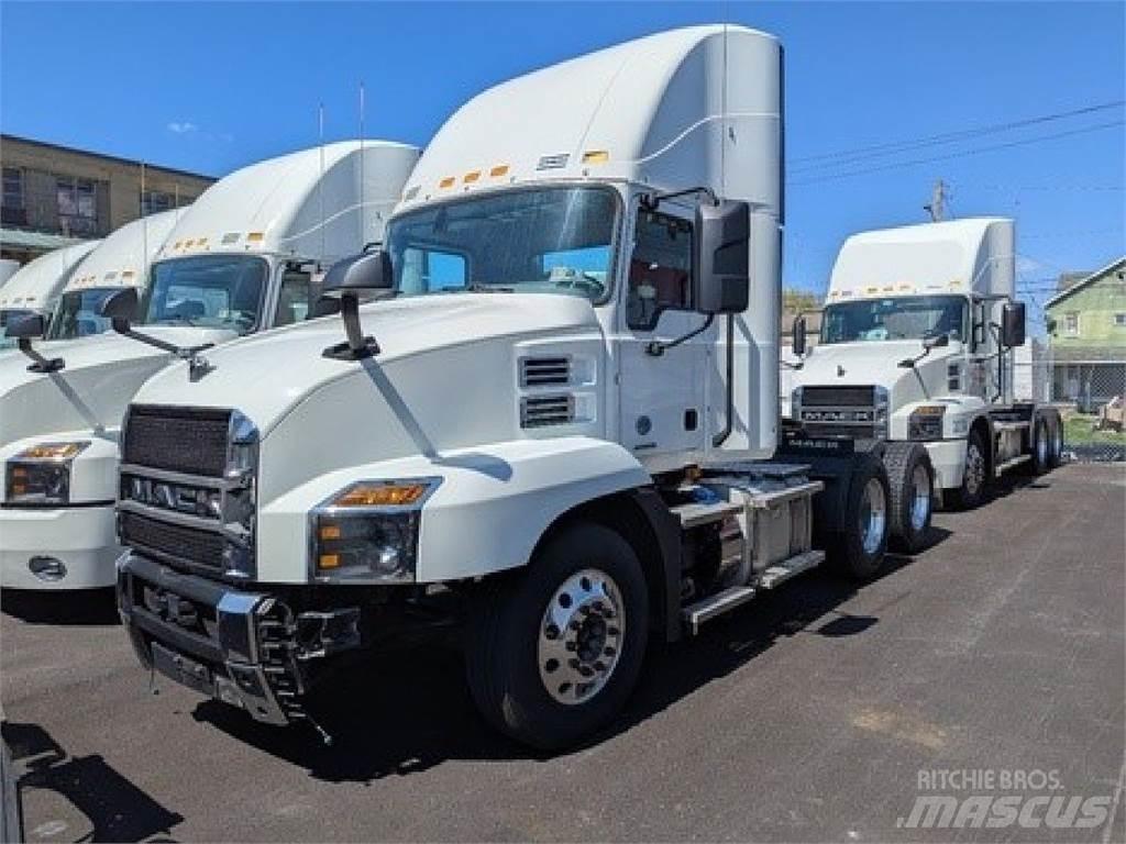 Mack AN64T Trekkers