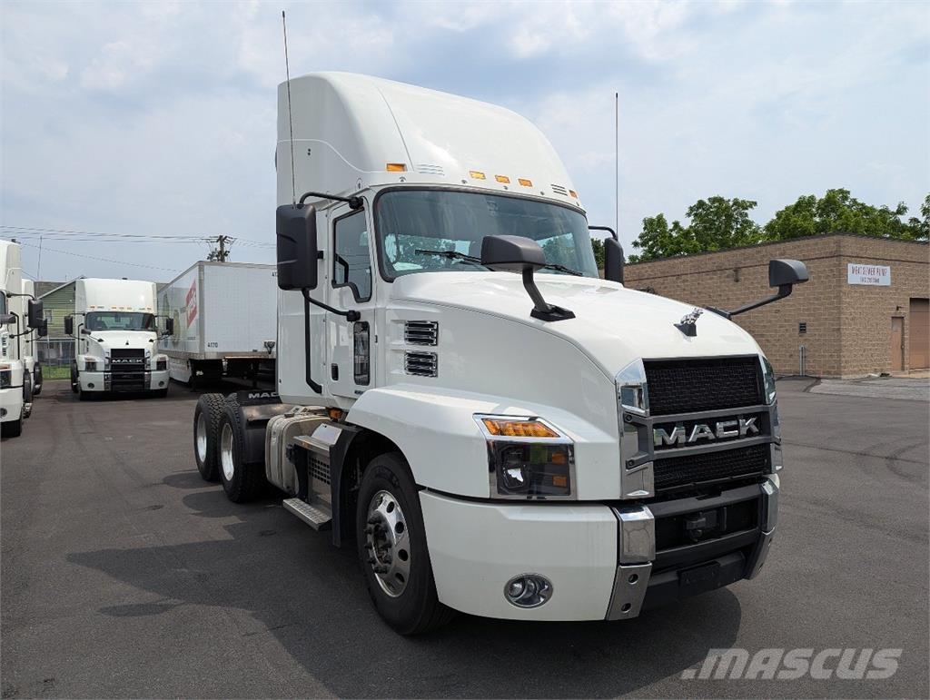 Mack AN64T Trekkers