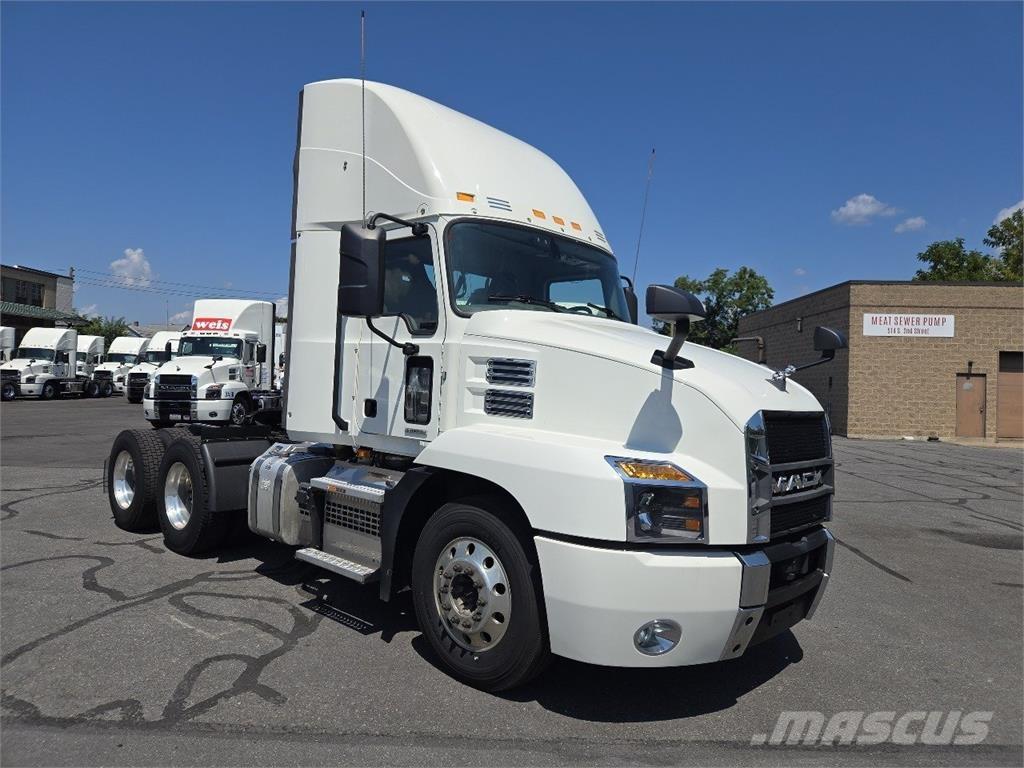 Mack AN64T Trekkers