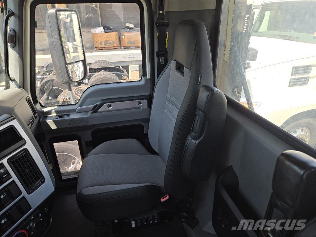 Mack AN64T Trekkers