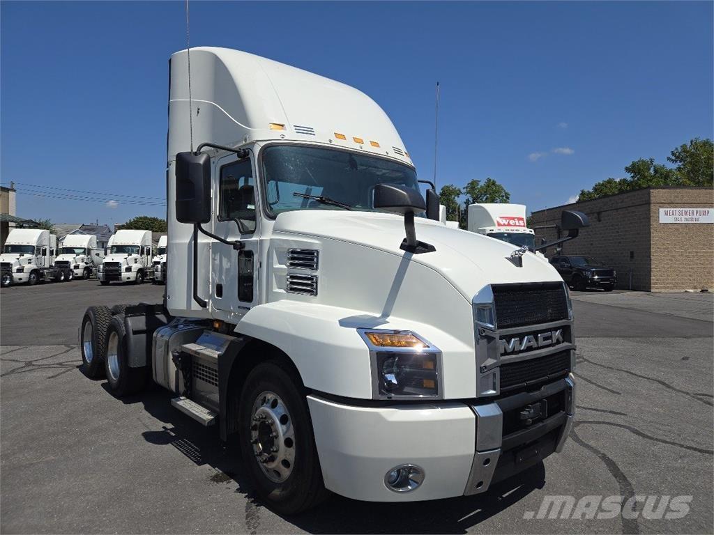 Mack AN64T Trekkers