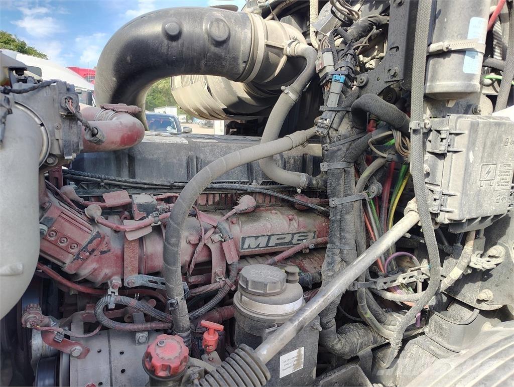 Mack Anthem 64T Trekkers