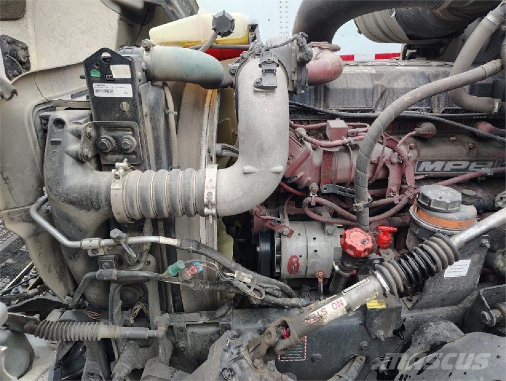 Mack Anthem 64T Trekkers