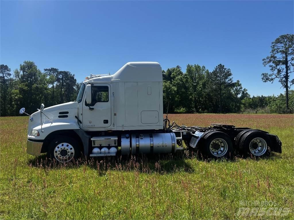 Mack CXU 613 Trekkers