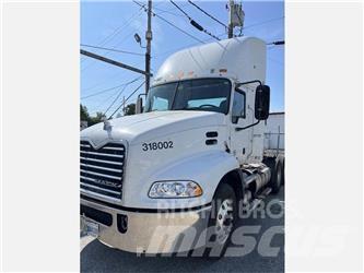 Mack CXU613 Trekkers