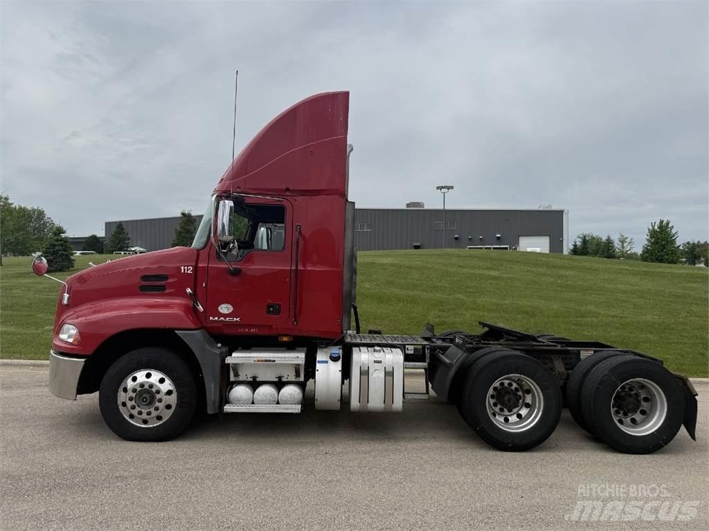 Mack CXU613 Trekkers