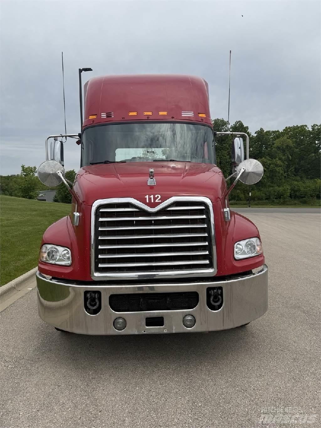 Mack CXU613 Trekkers