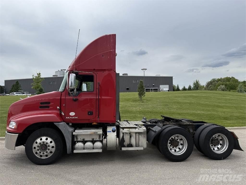 Mack CXU613 Trekkers