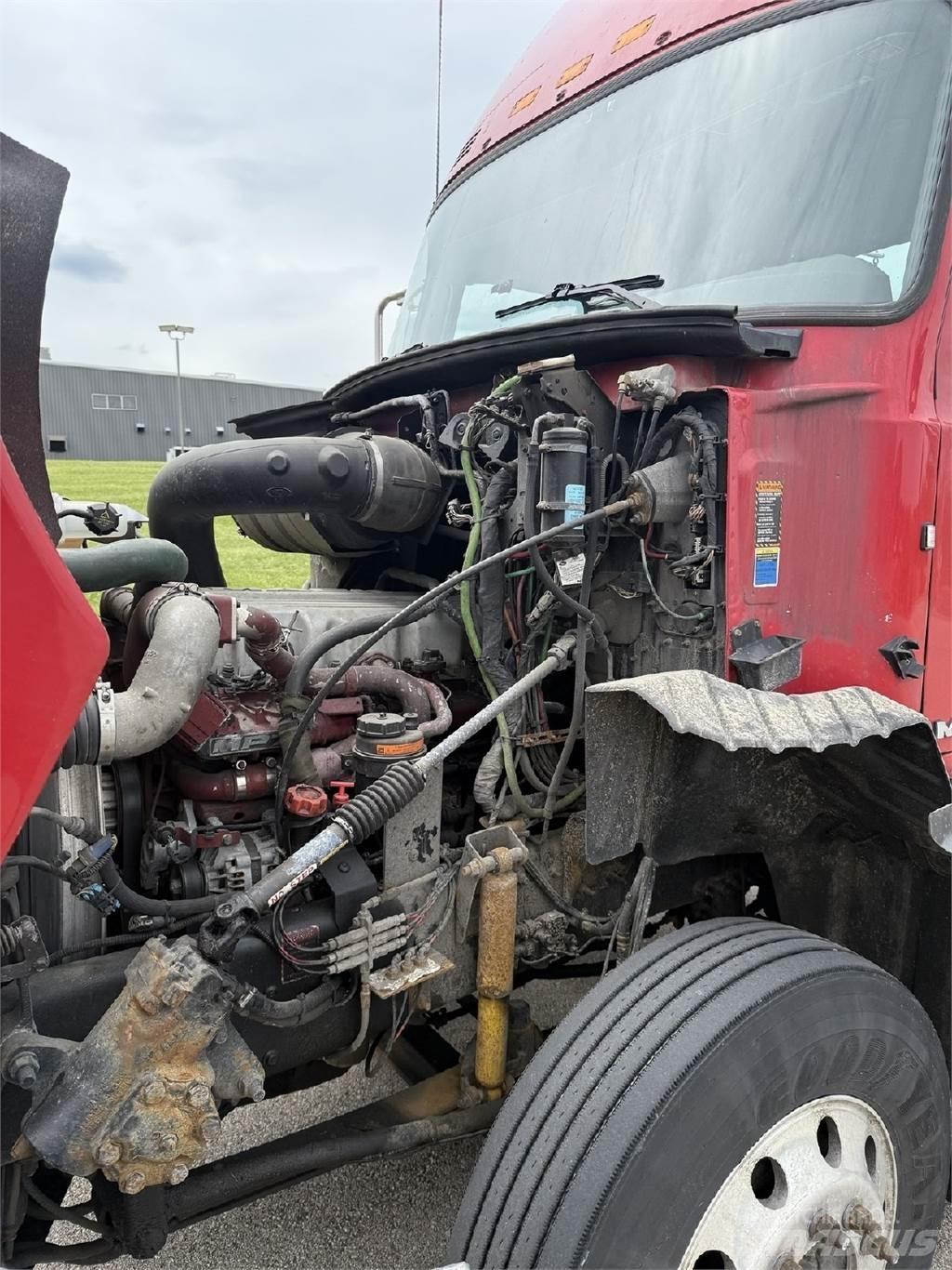 Mack CXU613 Trekkers