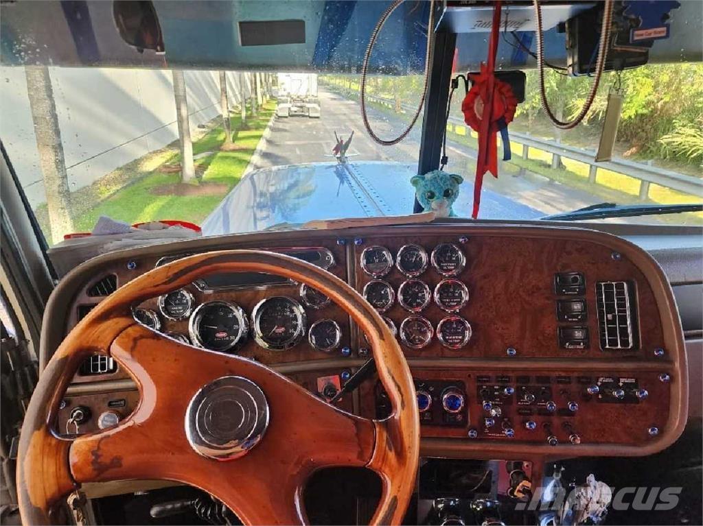 Peterbilt 379EXHD Trekkers