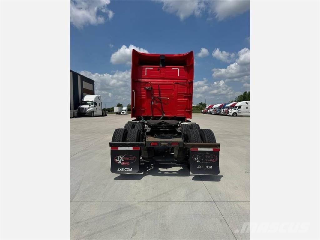 Volvo VNL 860 Trekkers