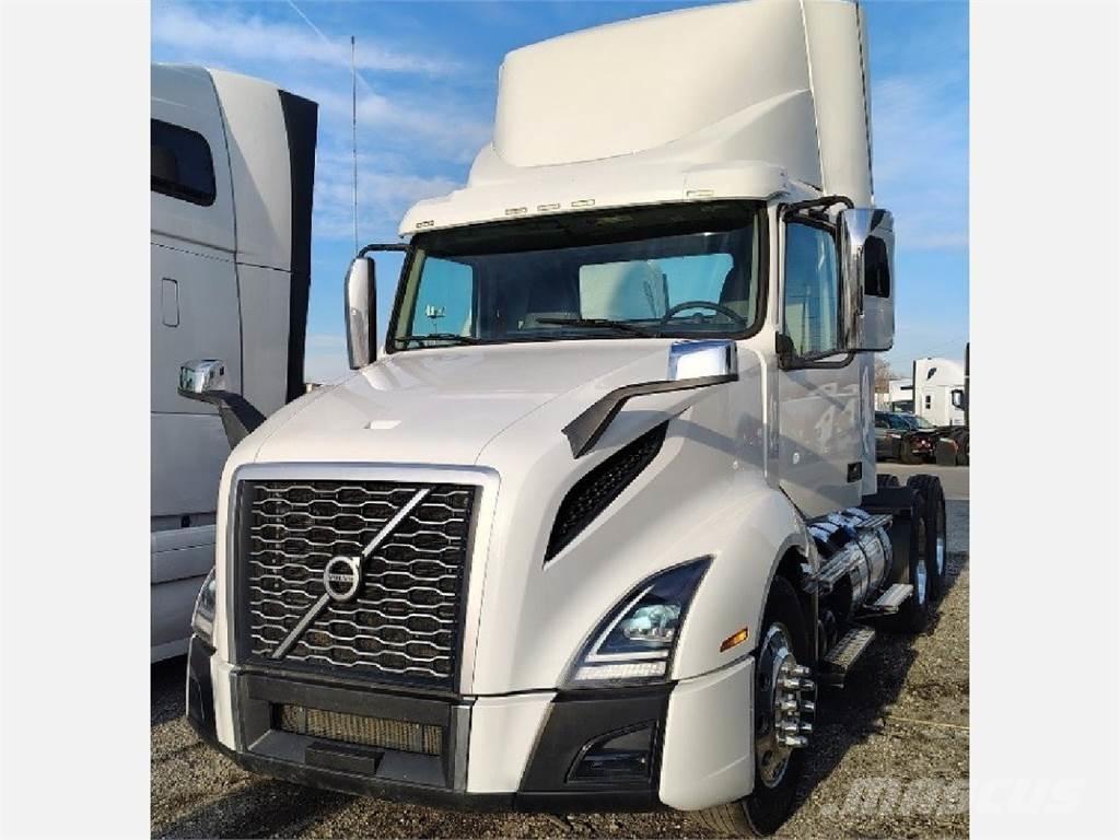 Volvo VNL300 Trekkers