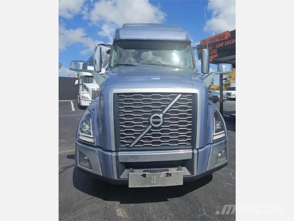 Volvo VNL64T760 Trekkers