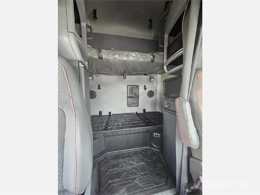 Volvo VNL64T760 Trekkers