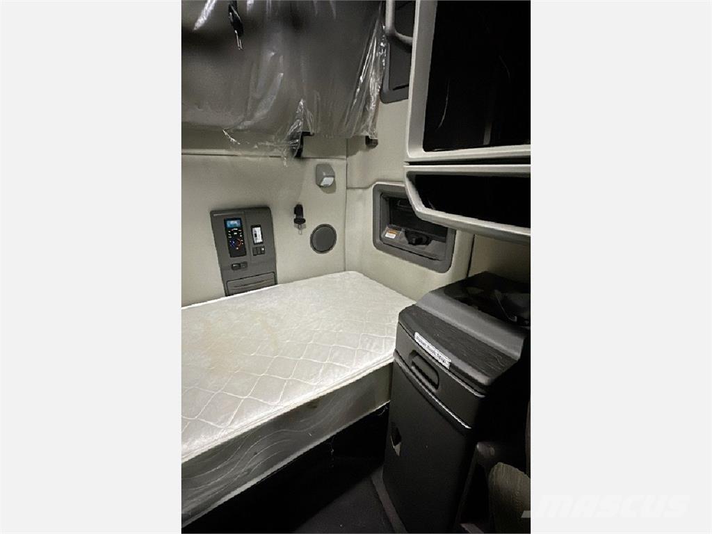 Volvo VNL64T760 Trekkers