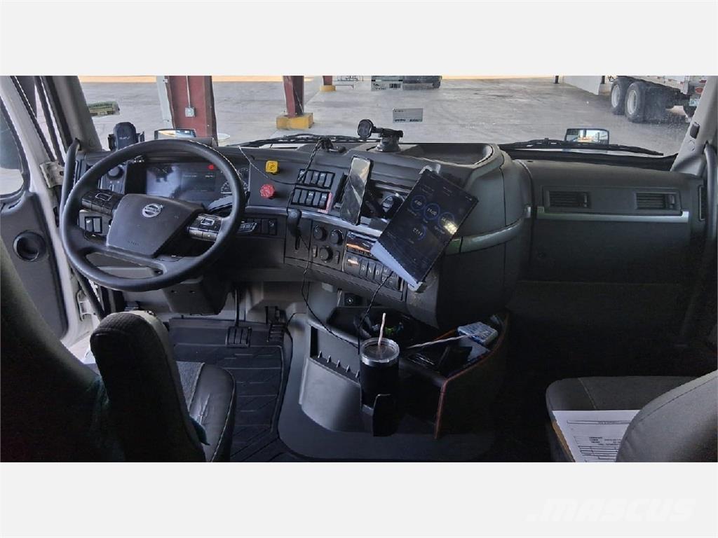 Volvo VNL64T760 Trekkers