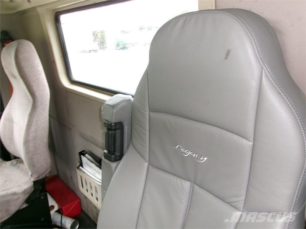 Volvo VNM64T200 Trekkers