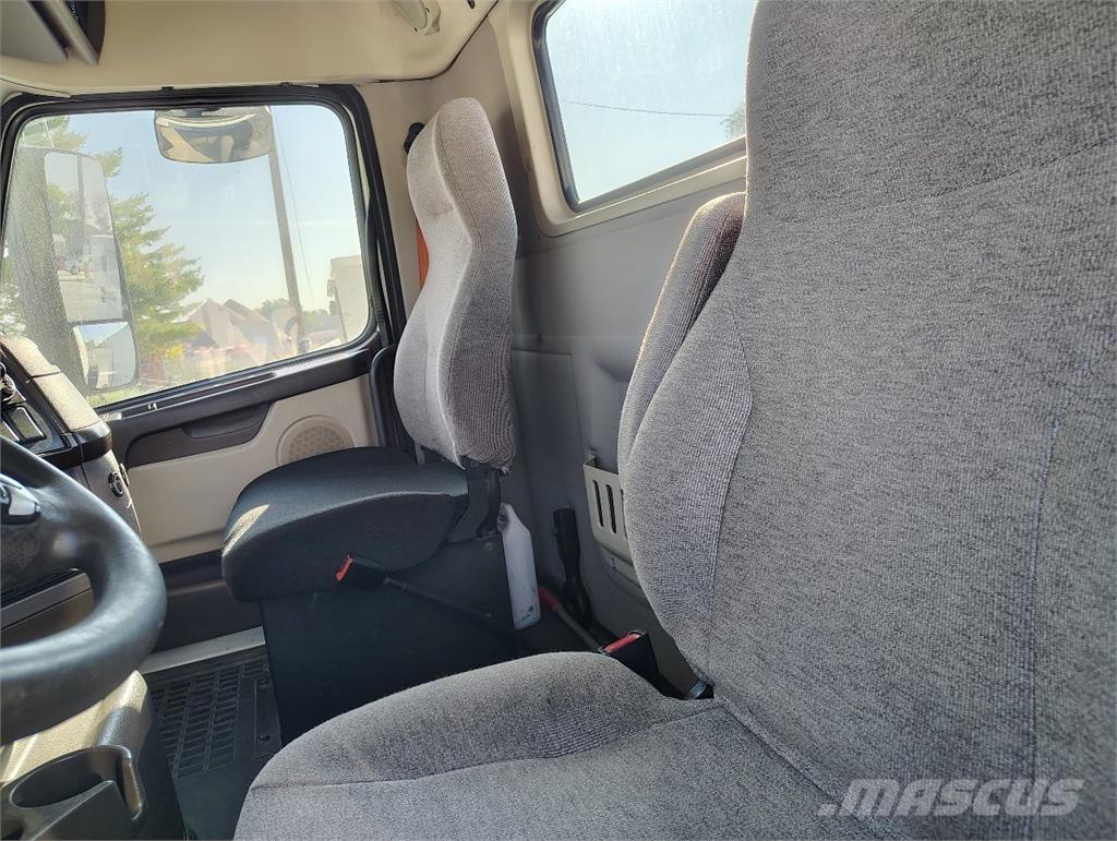 Volvo VNM64T200 Trekkers