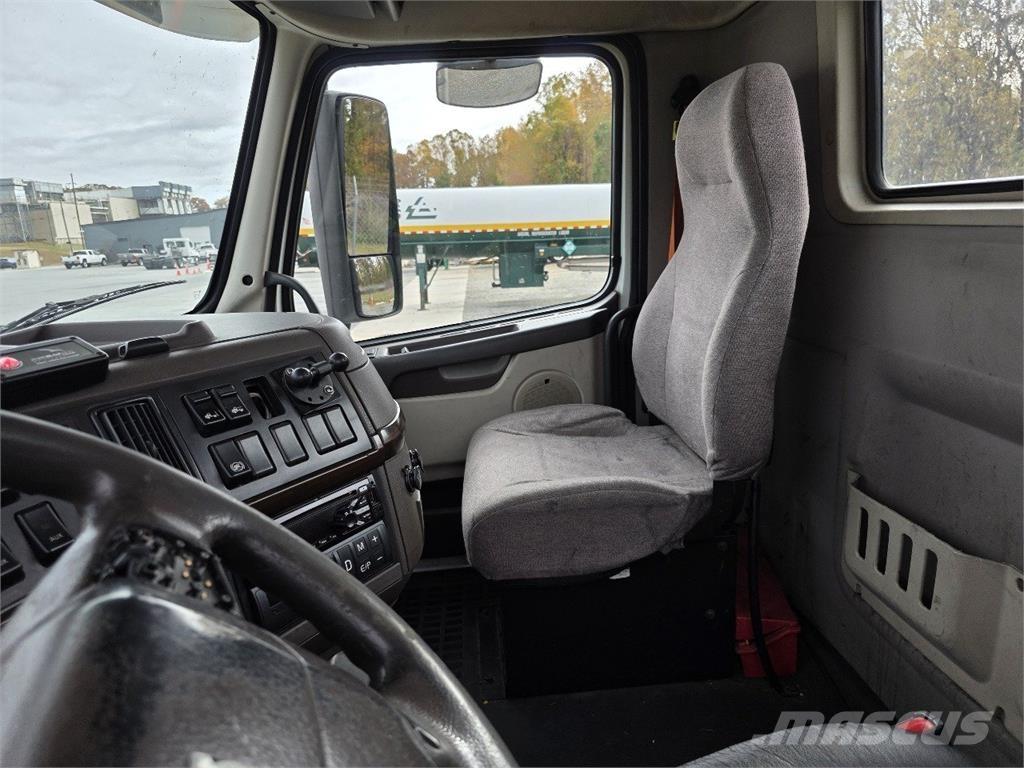 Volvo VNM64T200 Trekkers