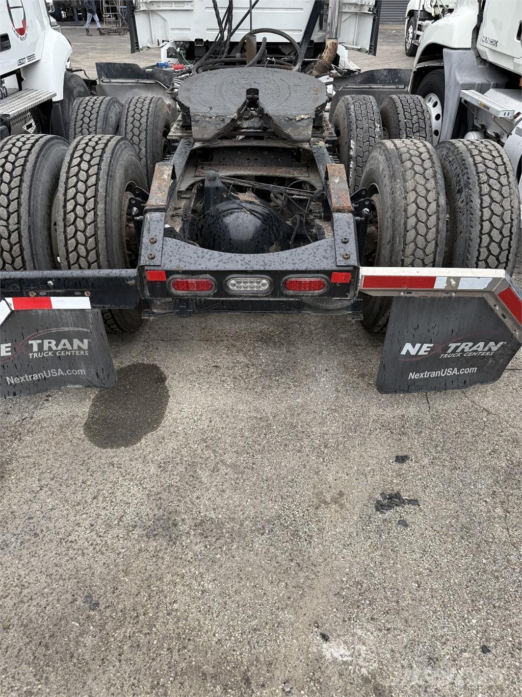 Volvo VNR64T300 Trekkers