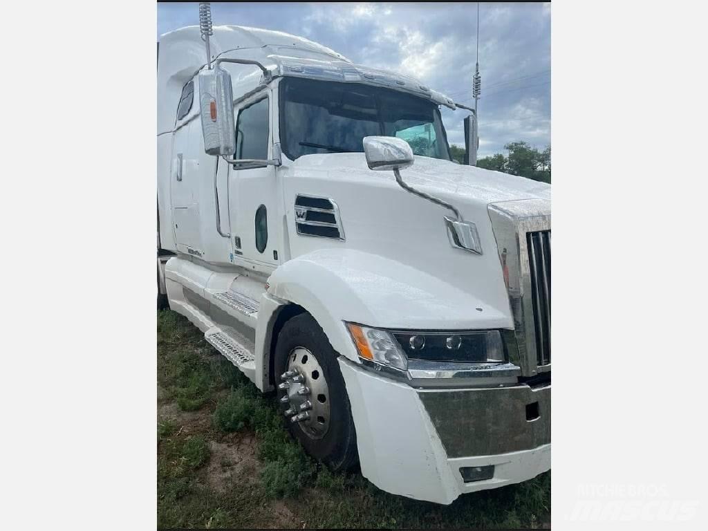 Western Star 5700XE Trekkers