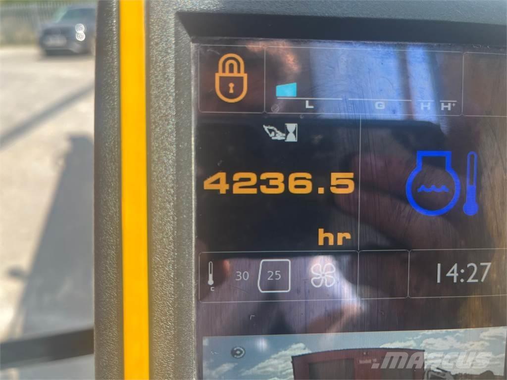 JCB JS130 LC Rupsgraafmachines