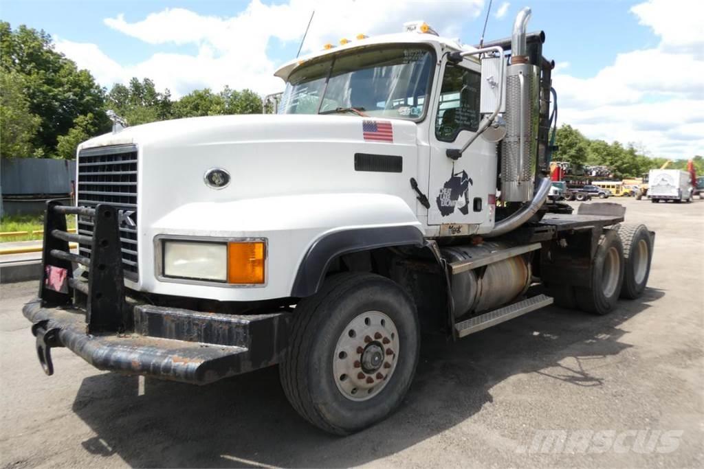 Mack CL733 Chassis met cabine
