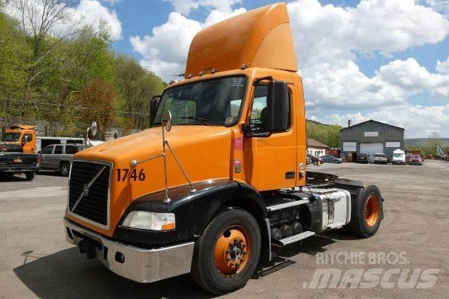 Volvo VNM42T Chassis met cabine