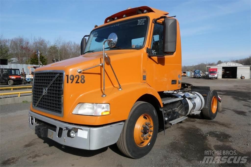 Volvo VNM42T Chassis met cabine