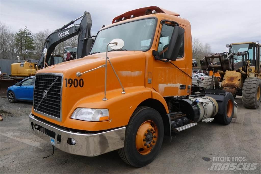 Volvo VNM42T Chassis met cabine