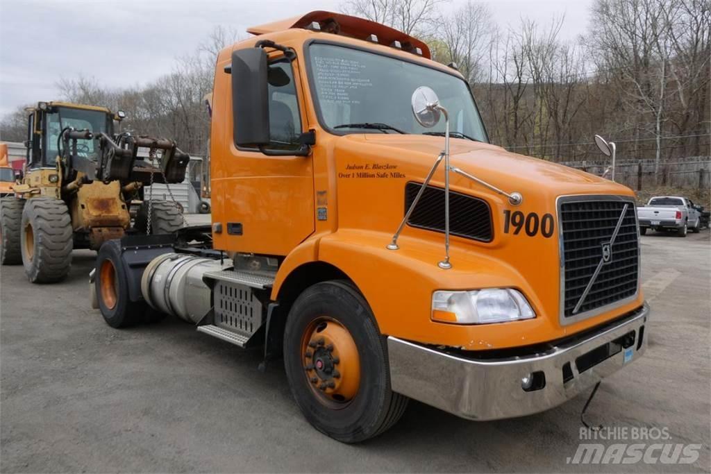 Volvo VNM42T Chassis met cabine