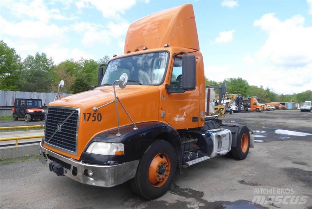 Volvo VNM42T Chassis met cabine