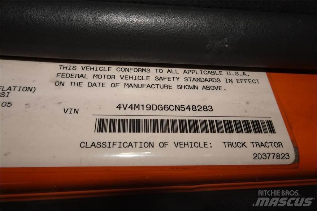 Volvo VNM42T Chassis met cabine
