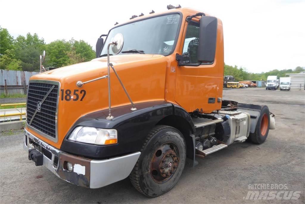 Volvo VNM42T Chassis met cabine