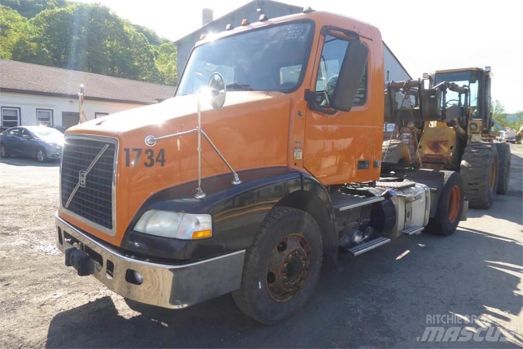 Volvo VNM42T Chassis met cabine
