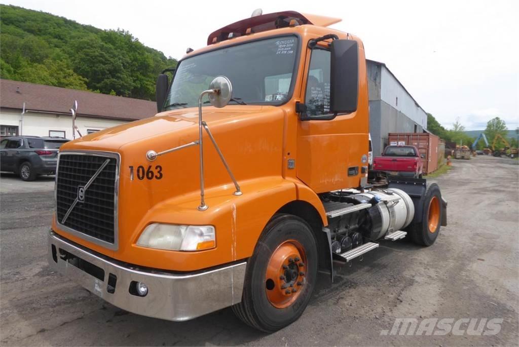 Volvo VNM42T Chassis met cabine