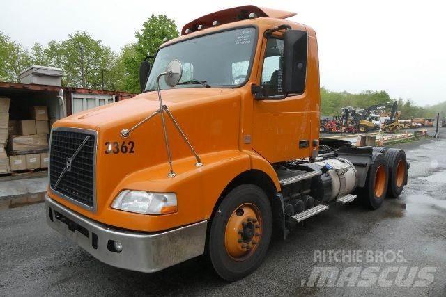 Volvo VNM64T Chassis met cabine