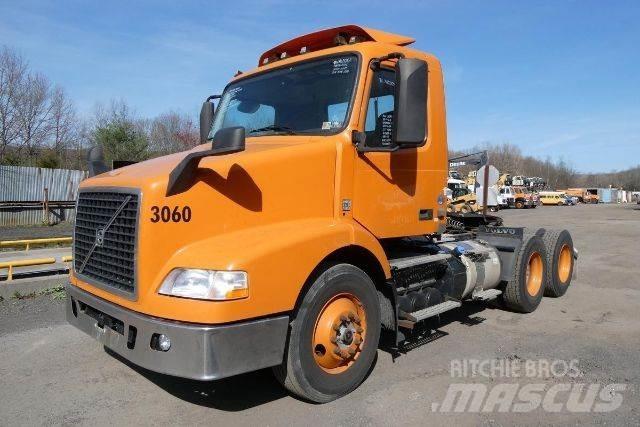 Volvo VNM64T Chassis met cabine