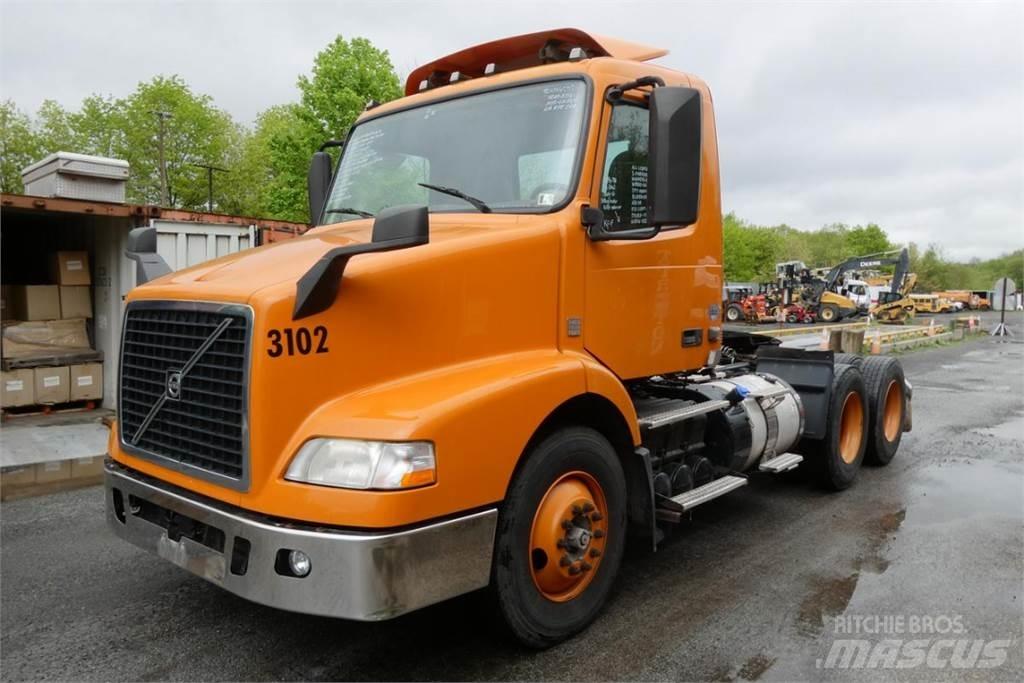 Volvo VNM64T Chassis met cabine