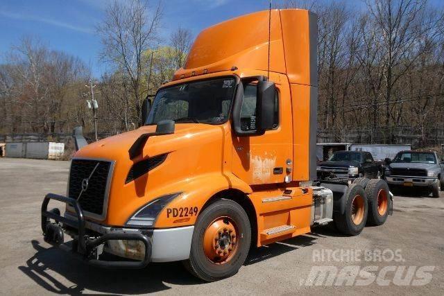 Volvo VNR64T300 Chassis met cabine