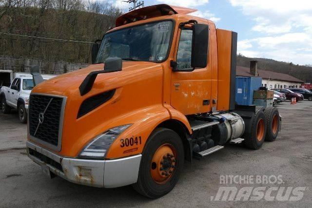 Volvo VNR64T300 Chassis met cabine
