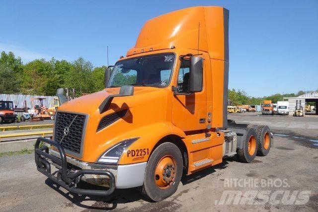 Volvo VNR64T300 Chassis met cabine