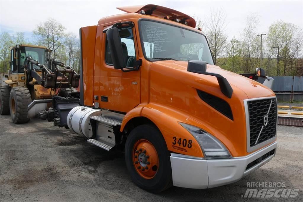Volvo VNR64T300 Chassis met cabine