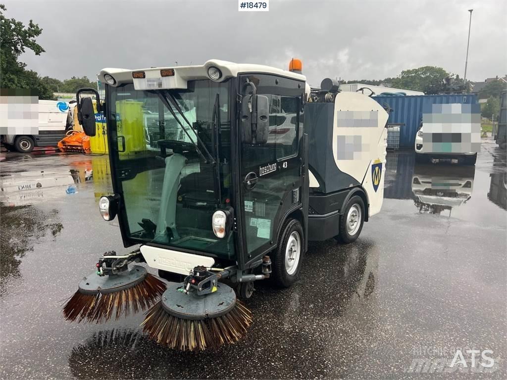 Boschung S2 sweeper Veegwagens