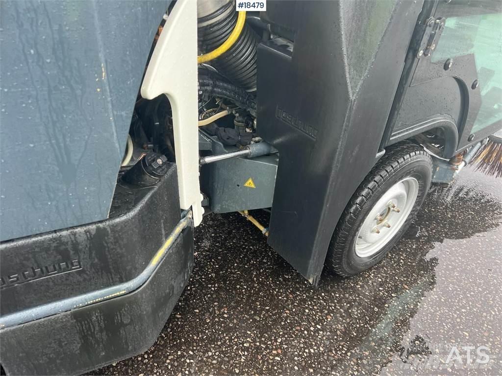 Boschung S2 sweeper Veegwagens