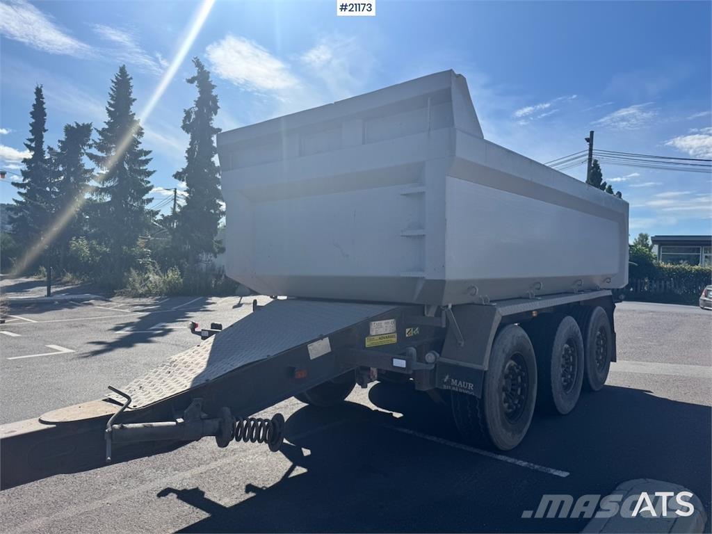 Maur Trailer. Kipper